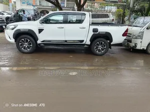 Photo - Toyota Hilux 2017 Ivory