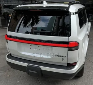 New Lexus GX 550h Hybrid AWD 2024 Off white