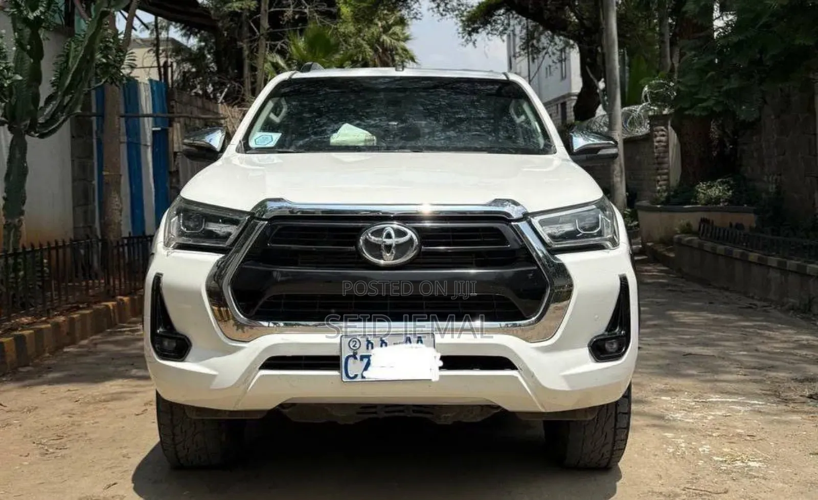 Toyota Hilux 2022 White