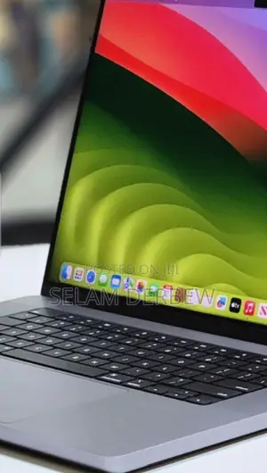 New Laptop Apple MacBook Pro M1 16GB Apple M1 Pro SSD 1T