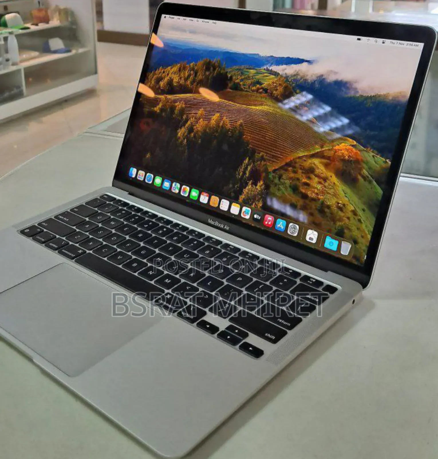 New Laptop Apple MacBook 8GB Apple M1 SSD 256GB