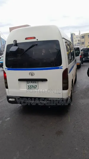 Toyota HiAce 2017 White