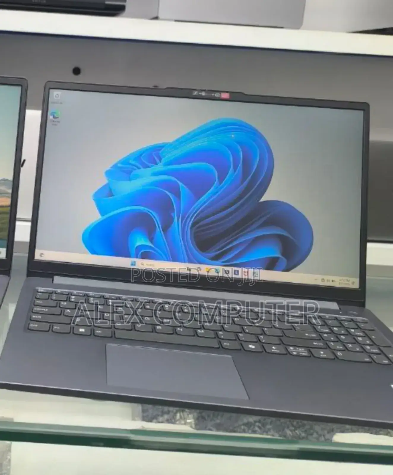 New Laptop Lenovo LOQ 15IRH8 16GB Intel Core i5 SSD 512GB
