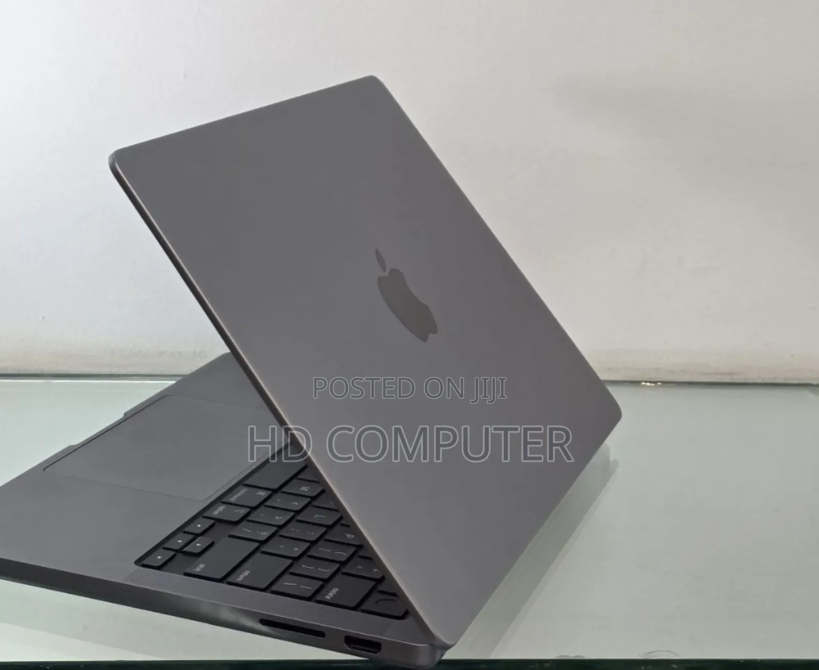 New Laptop Apple MacBook Pro 2023 M3 14-Inch 8GB Apple M3 Pro SSD 512GB