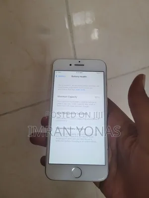 Photo - Apple iPhone 7 32 GB Silver