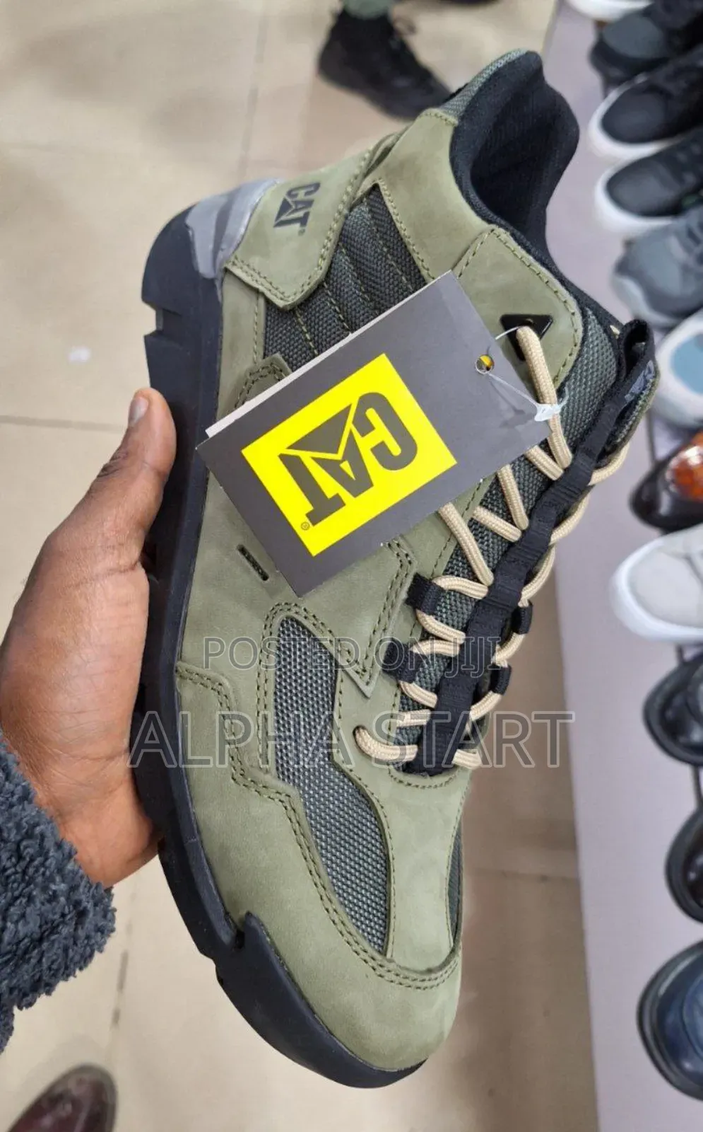  Cat Original Sneaker
 Made in Vietnam 
 Size -- 40--43