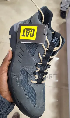  Cat Original Sneaker
 Made in Vietnam 
 Size -- 40--43