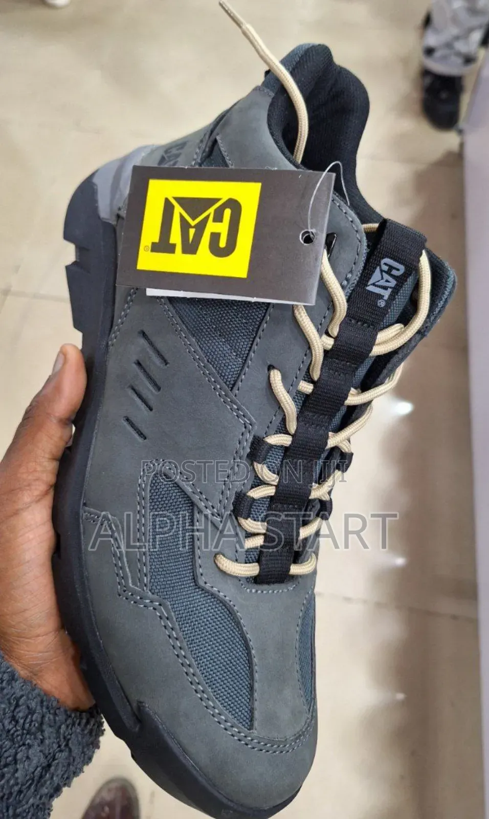  Cat Original Sneaker
 Made in Vietnam 
 Size -- 40--43