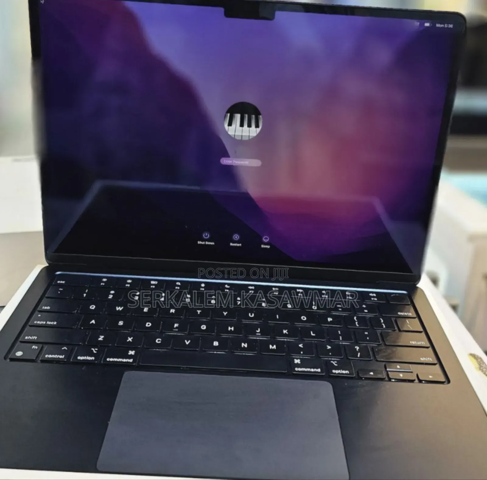 New Laptop Apple MacBook Air 2022 M2 8GB Apple M2 SSD 256GB