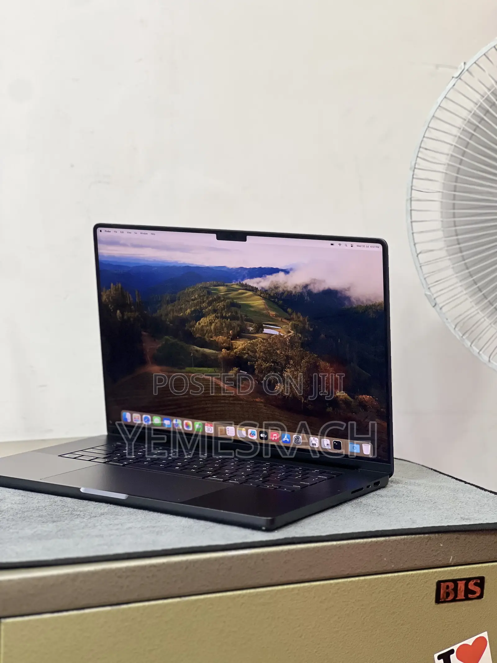 New Laptop Apple MacBook Pro 18GB Apple M3 Pro SSD 512GB