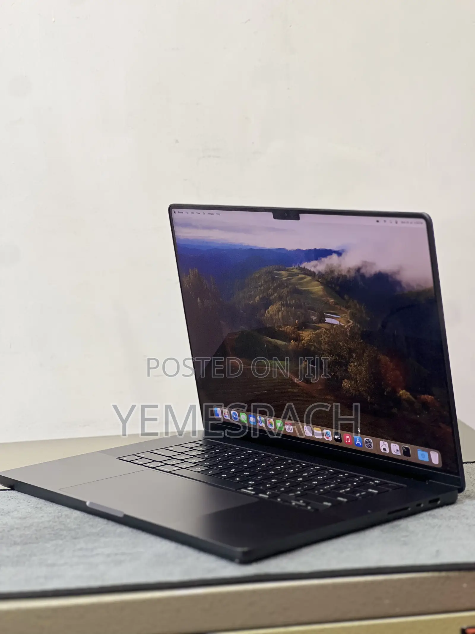 New Laptop Apple MacBook Pro 18GB Apple M3 Pro SSD 512GB