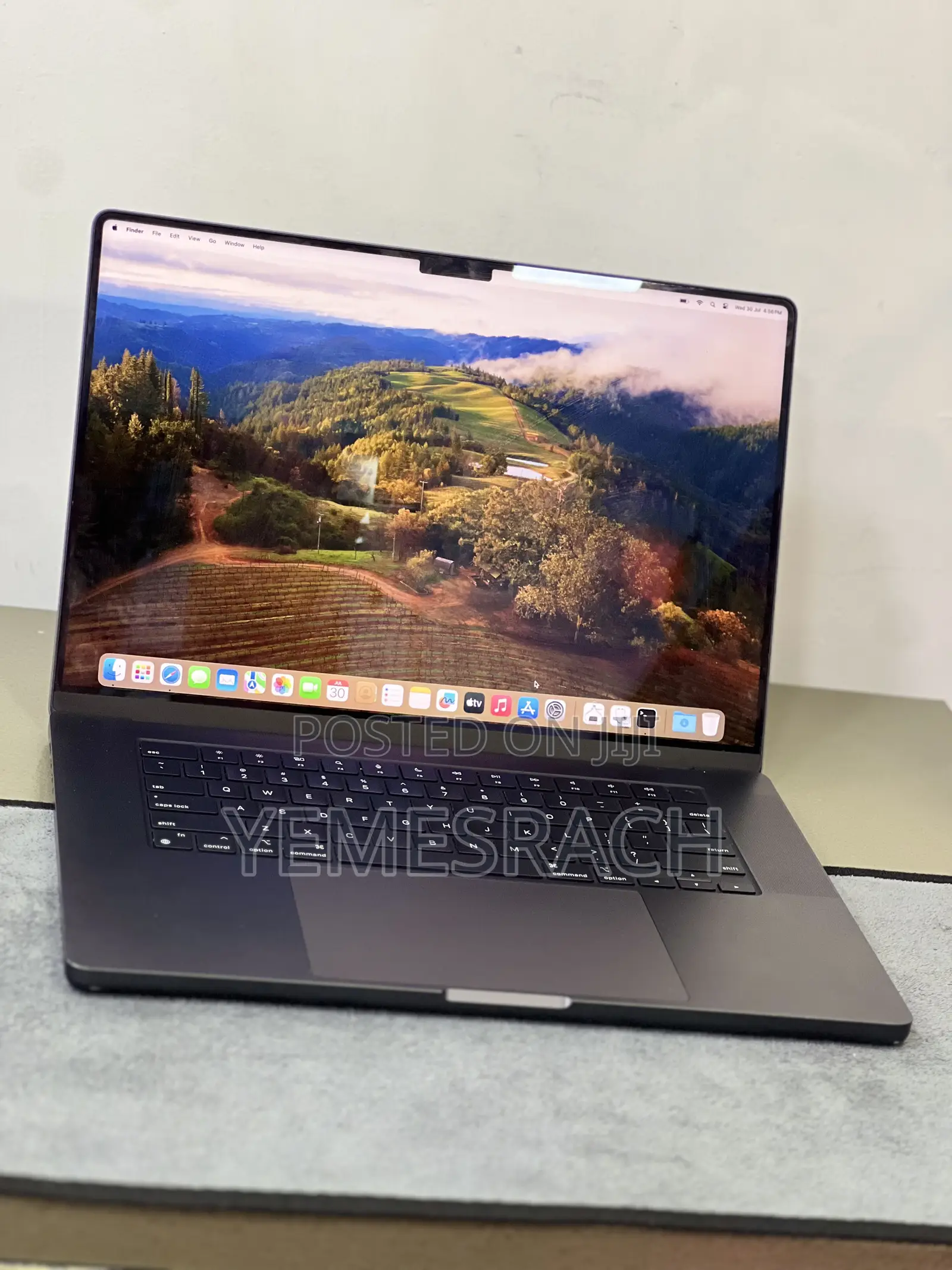 New Laptop Apple MacBook Pro 18GB Apple M3 Pro SSD 512GB