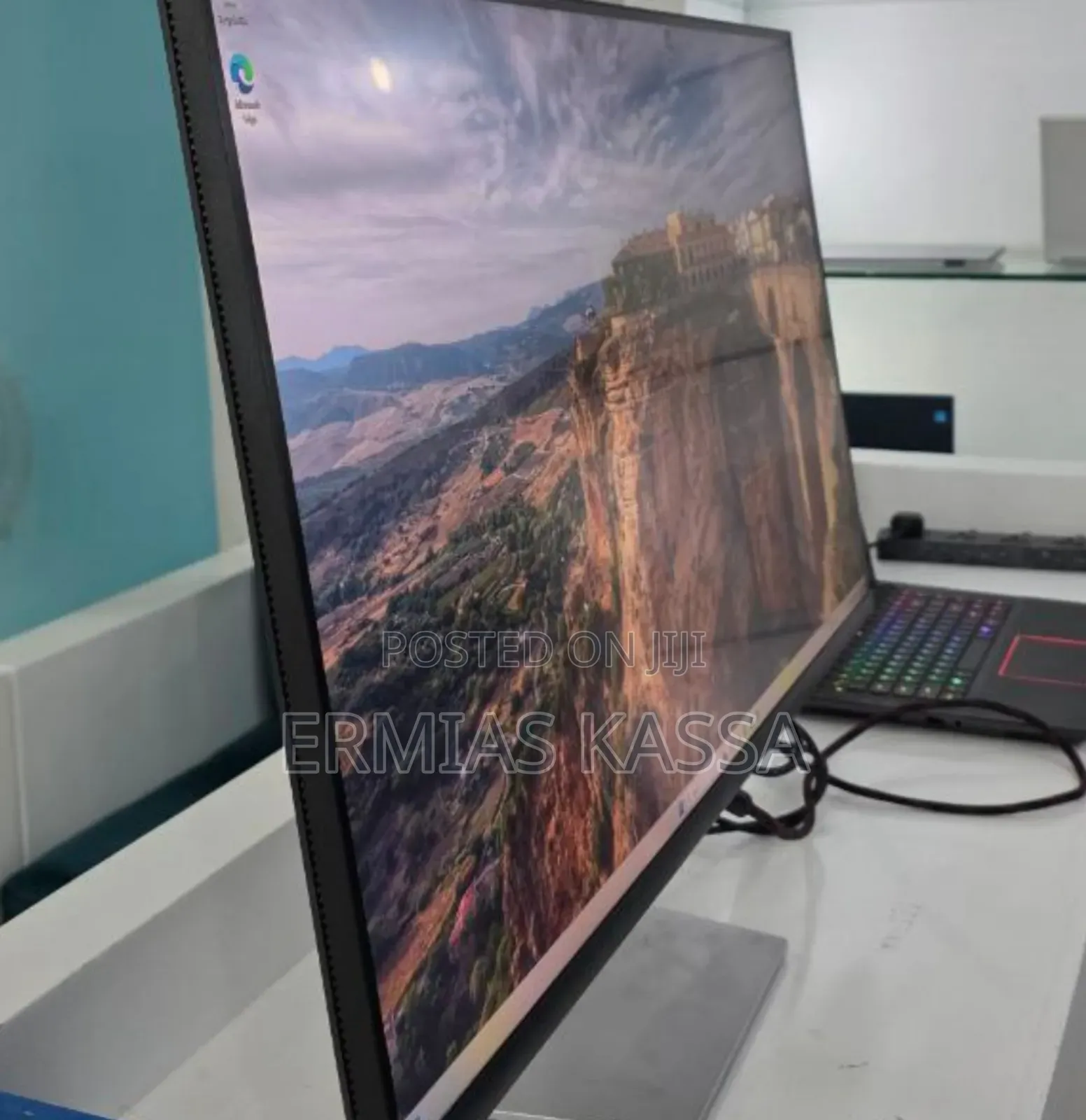 Dell P3223qe – 31.5′′ Monitor Display: 31.5′′ Uhd