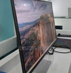 Photo - Dell P3223qe – 31.5′′ Monitor Display: 31.5′′ Uhd