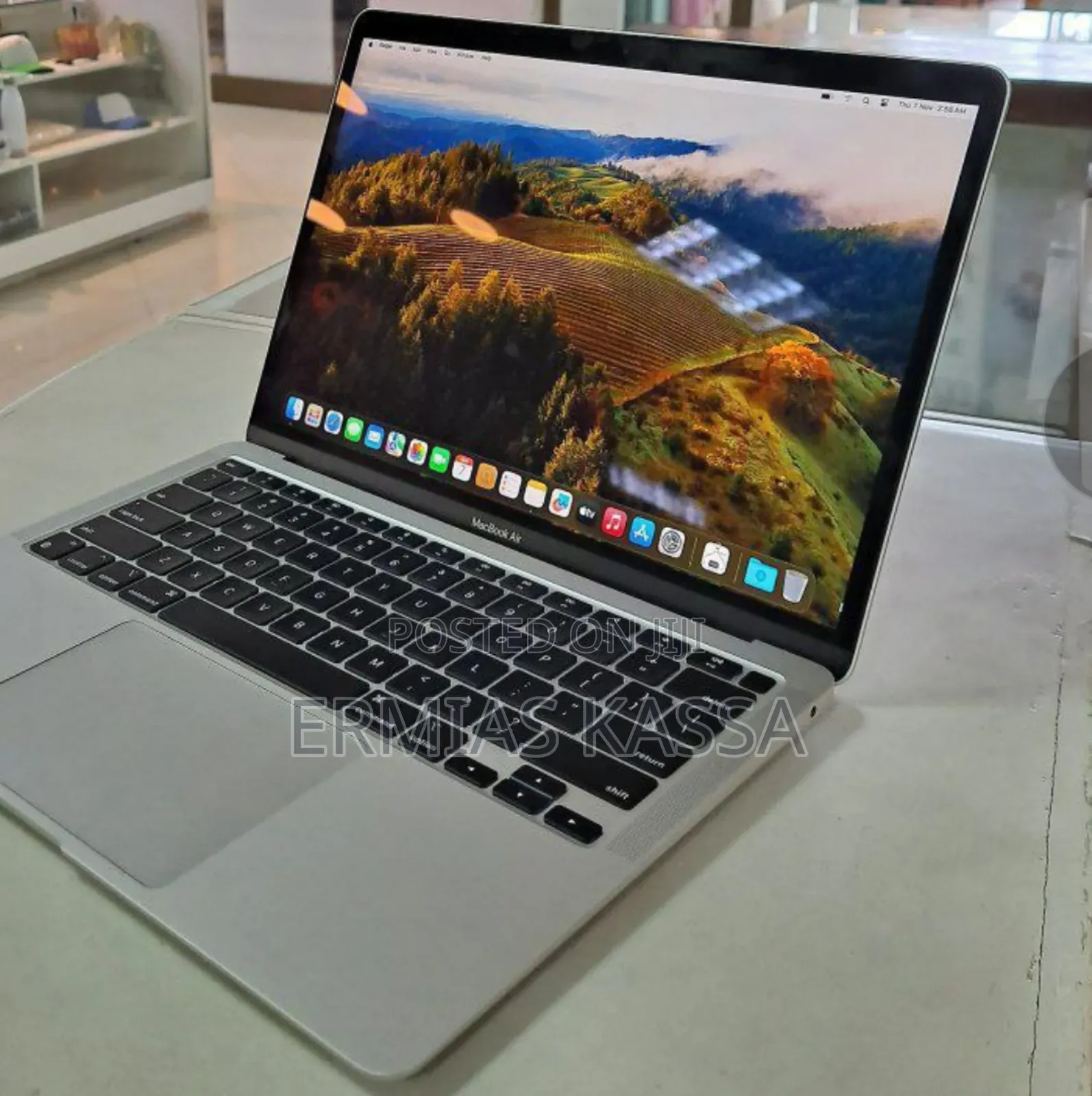New Laptop Apple MacBook Air 2020 M1 8GB Apple M1 SSD 256GB