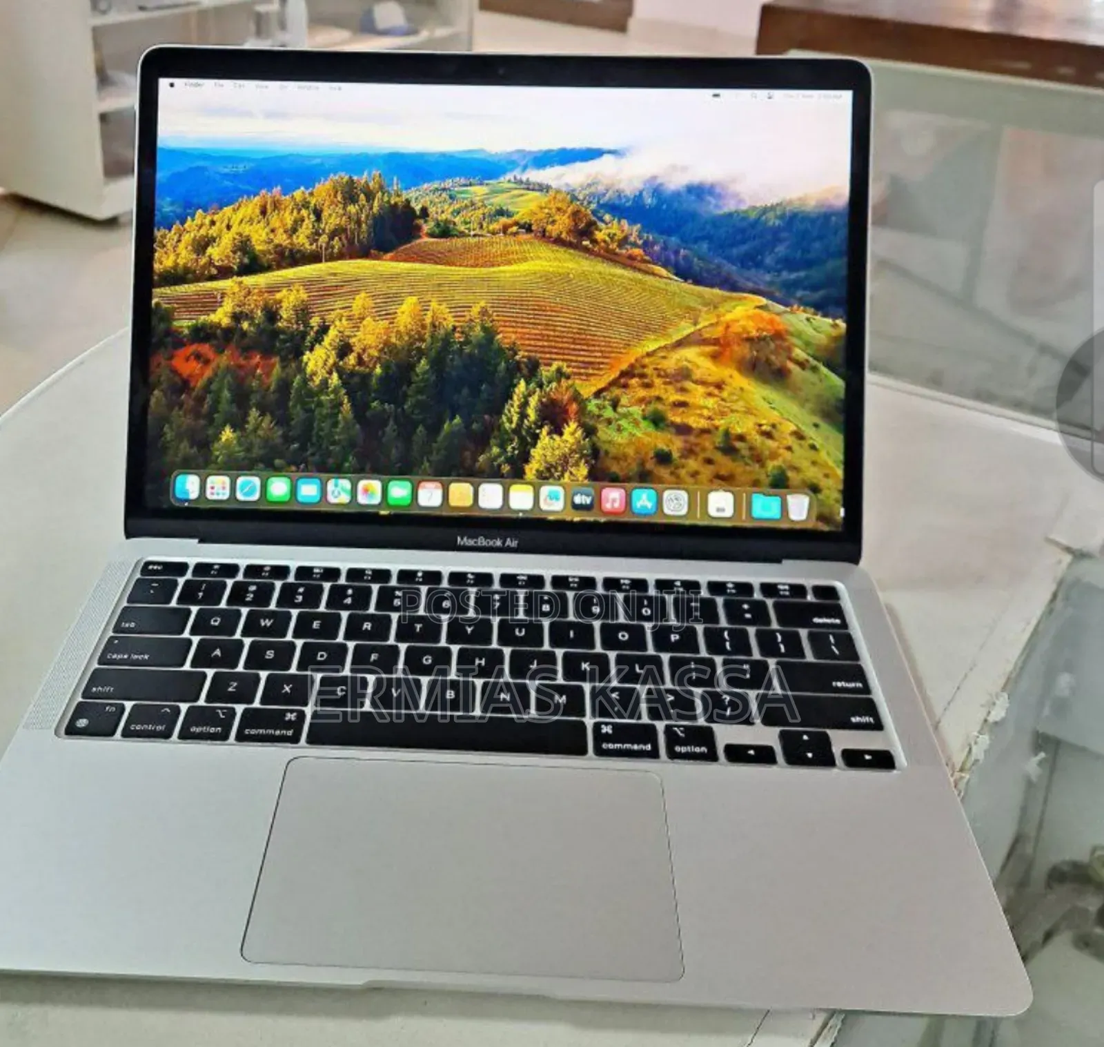 New Laptop Apple MacBook Air 2020 M1 8GB Apple M1 SSD 256GB