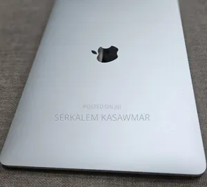 Photo - New Laptop Apple MacBook Pro 2017 16GB Intel Core I7 SSD 512GB