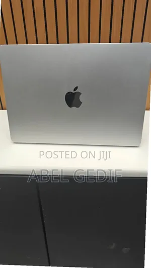 Photo - New Laptop Apple MacBook Air 2024 M3 13-Inch 16GB Apple M3 SSD 512GB