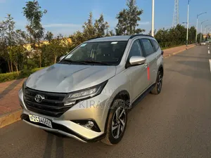 Photo - Toyota Rush 2021 Silver