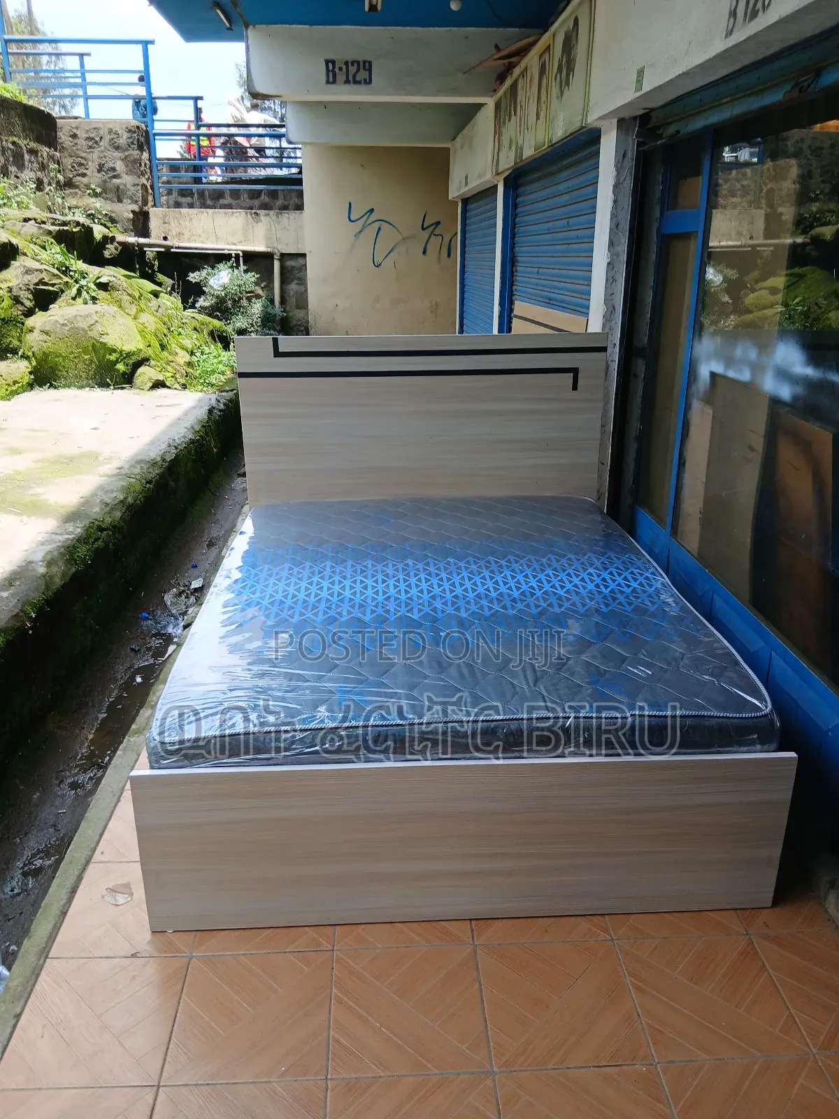 ላምኔት አልጋ ከን ፍራሹ በ20000 ብር ቢቻ ስፋት 1/50