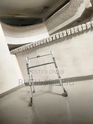 Photo - Walker直接medical Walker靈活brand New Medical Walker怞了walker