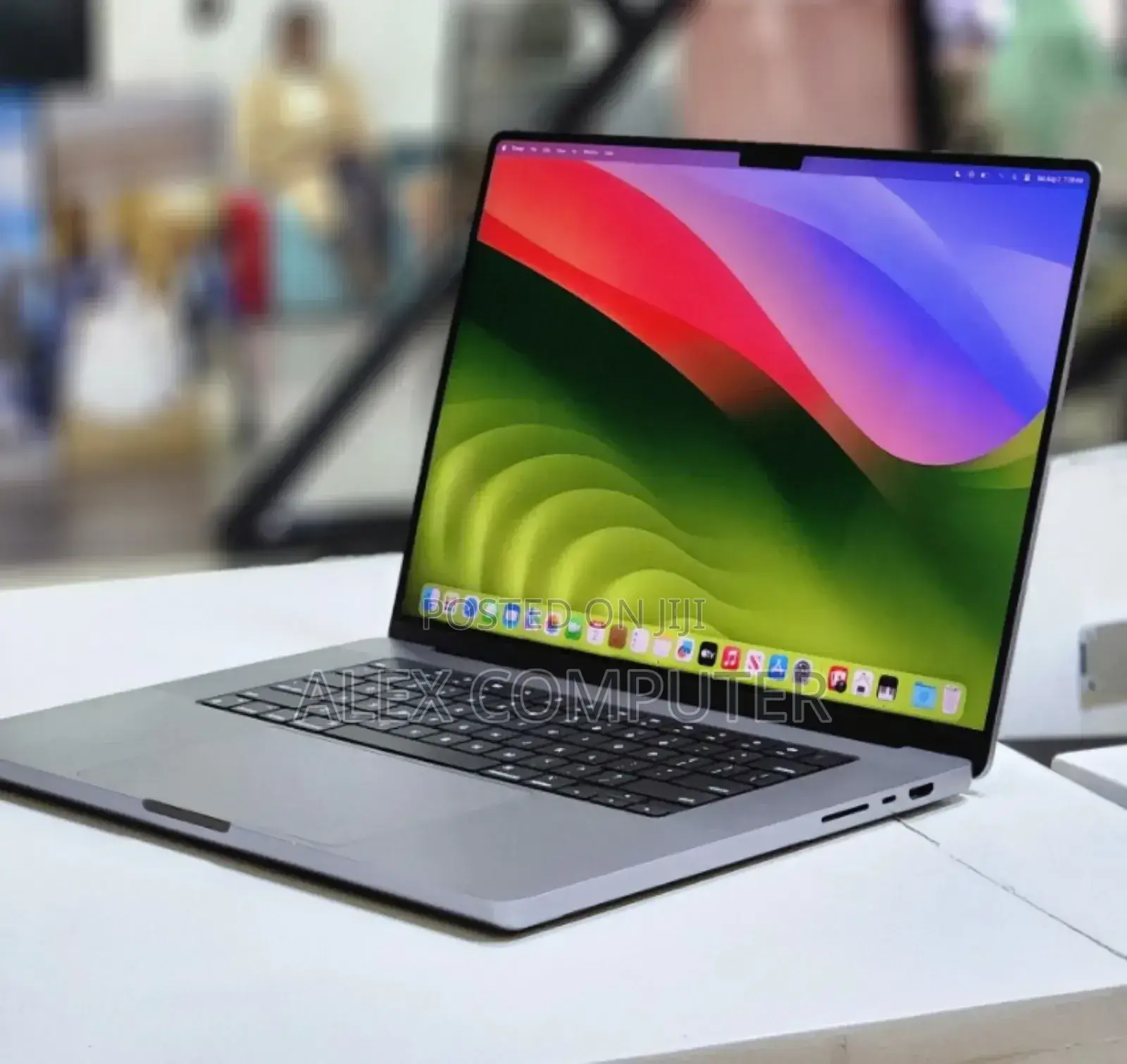 New Laptop Apple MacBook Pro M1 16GB Apple M1 Pro SSD 1T