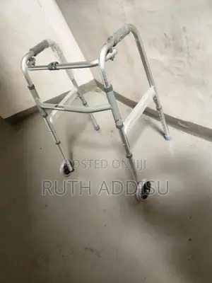 Photo - Frontal Wheel Walker直接medical Almunium Walker朱槿walker Med