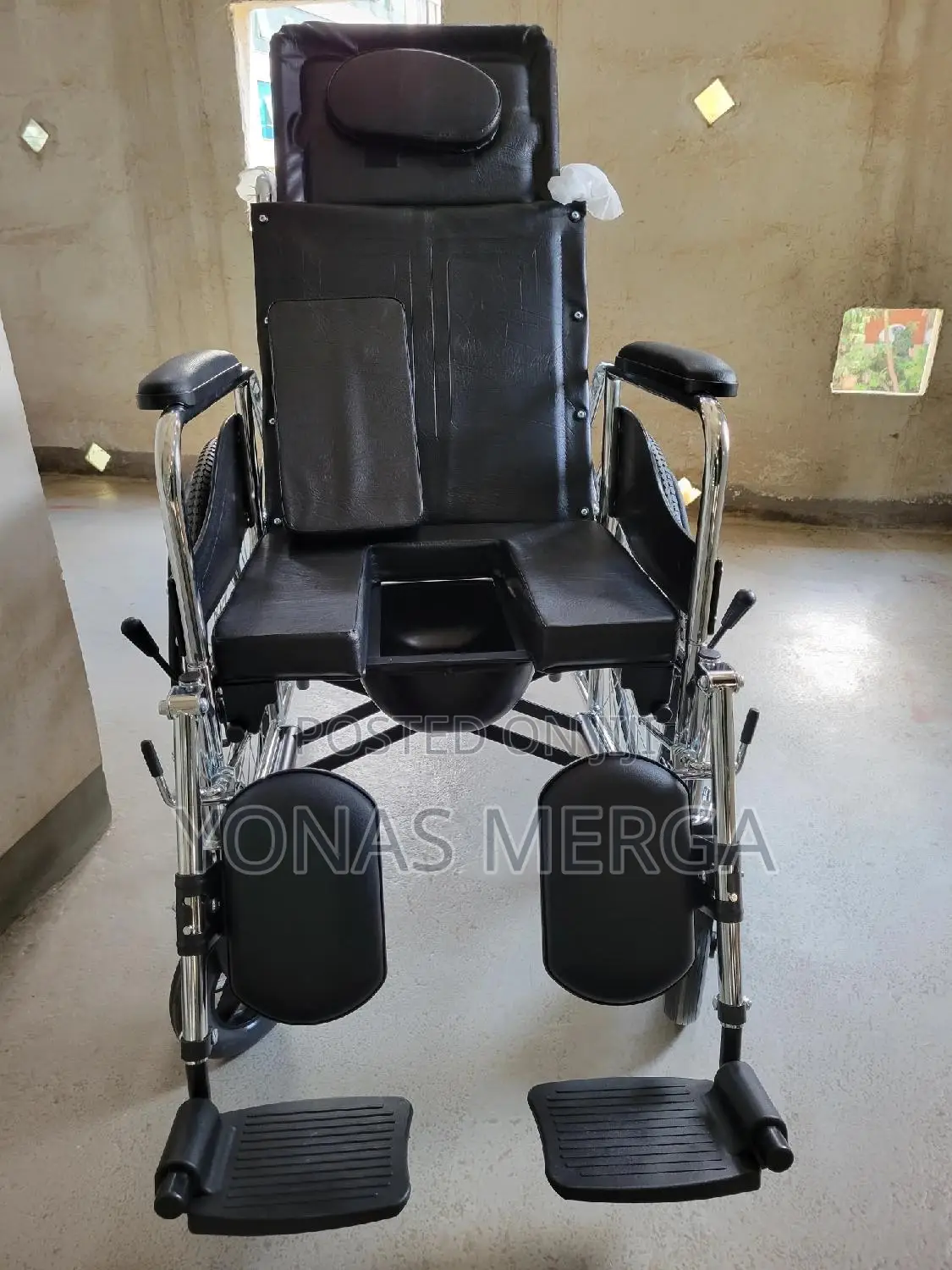 Hygienic Wheelchair彥士wheelchair٢٢٢wheelchair=÷×Wheelchair