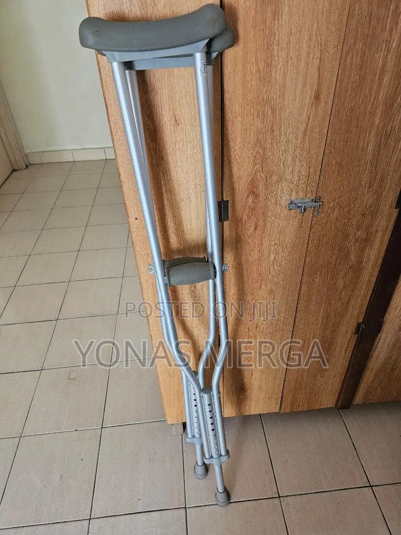 Arm Crutches Pair繫留axillary Crutches/ Weight From the Legs
