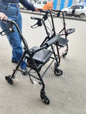 With Folding European Standard Walker腱我walker費率walker