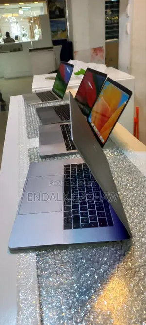 New Laptop Apple MacBook Pro 2016 16GB Intel Core I7 SSD 512GB