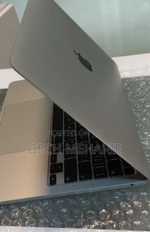 Photo - New Laptop Apple MacBook Pro M1 8GB Apple M1 Pro SSD 256GB