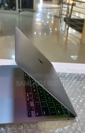 Photo - New Laptop Apple MacBook Pro 2016 16GB Intel Core I7 SSD 512GB