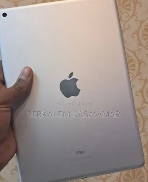 New Apple iPad 9.7 64 GB Silver
