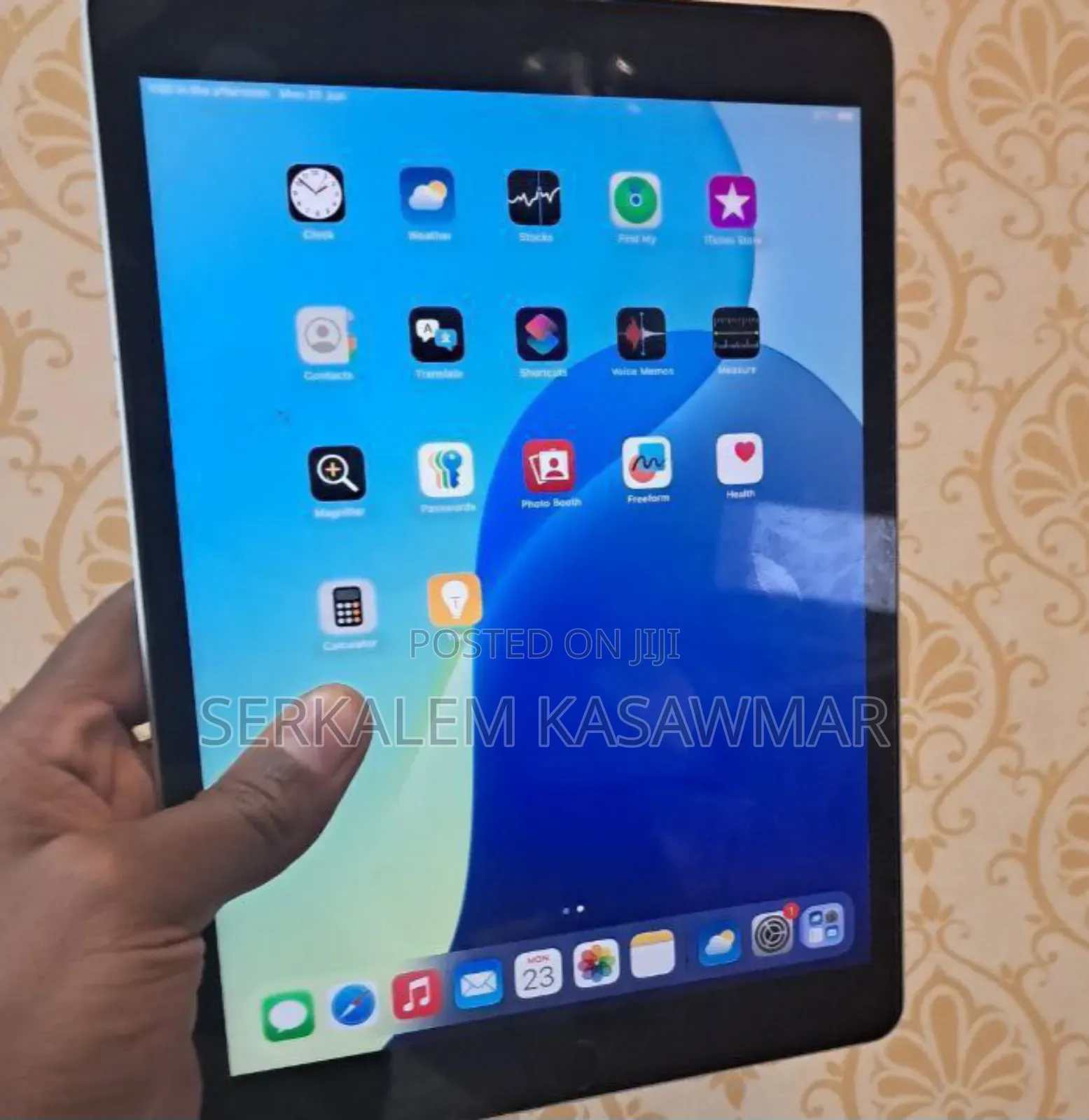 New Apple iPad 9.7 64 GB Silver