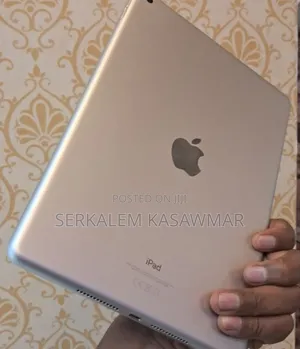 New Apple iPad 9.7 64 GB Silver