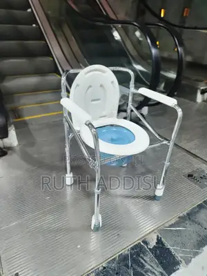 Photo - Toilet Chair袽不commode Chair映照medical Poty Chair鬧市commode New