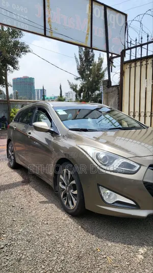 Hyundai i40 2013 Gold