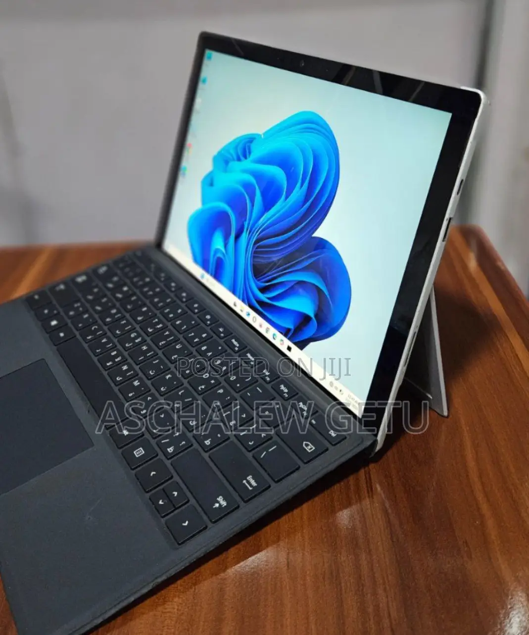 New Laptop Microsoft Surface 8GB Intel Core I5 SSD 128GB