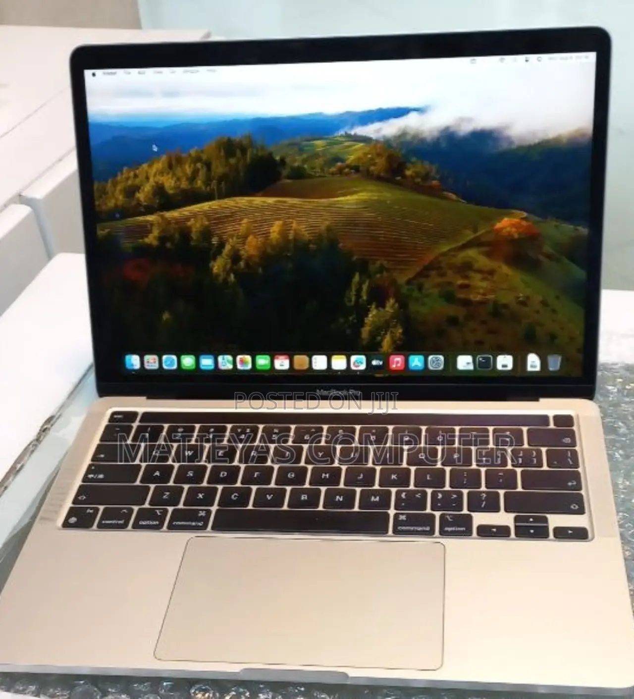 New Laptop Apple MacBook Pro 2020 M1 8GB Apple M1 SSD 256GB