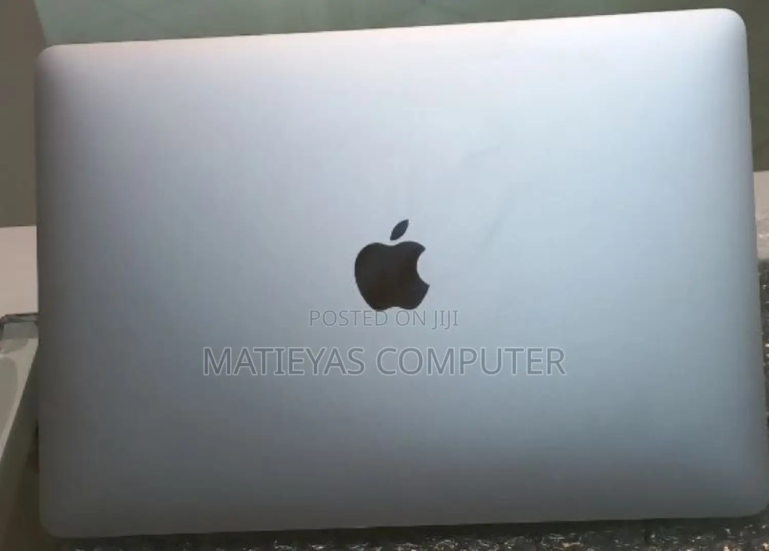 New Laptop Apple MacBook Pro 2020 M1 8GB Apple M1 SSD 256GB