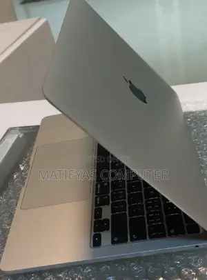 New Laptop Apple MacBook Pro 2020 M1 8GB Apple M1 SSD 256GB