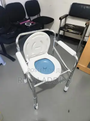 Photo - Commode Chair愛心toilet Chair幅的commode Chair朱諾poty Chair New