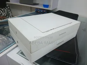 New Laptop Apple MacBook Air 2024 M3 13-Inch 16GB Apple M3 SSD 256GB