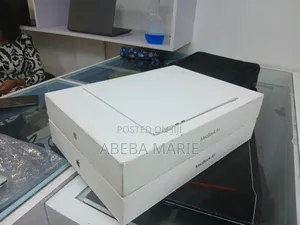 New Laptop Apple MacBook Air 2024 M3 13-Inch 16GB Apple M3 SSD 256GB