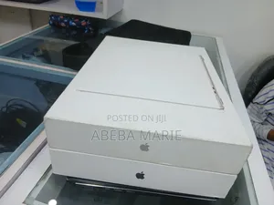 New Laptop Apple MacBook Air 2024 M3 13-Inch 16GB Apple M3 SSD 256GB