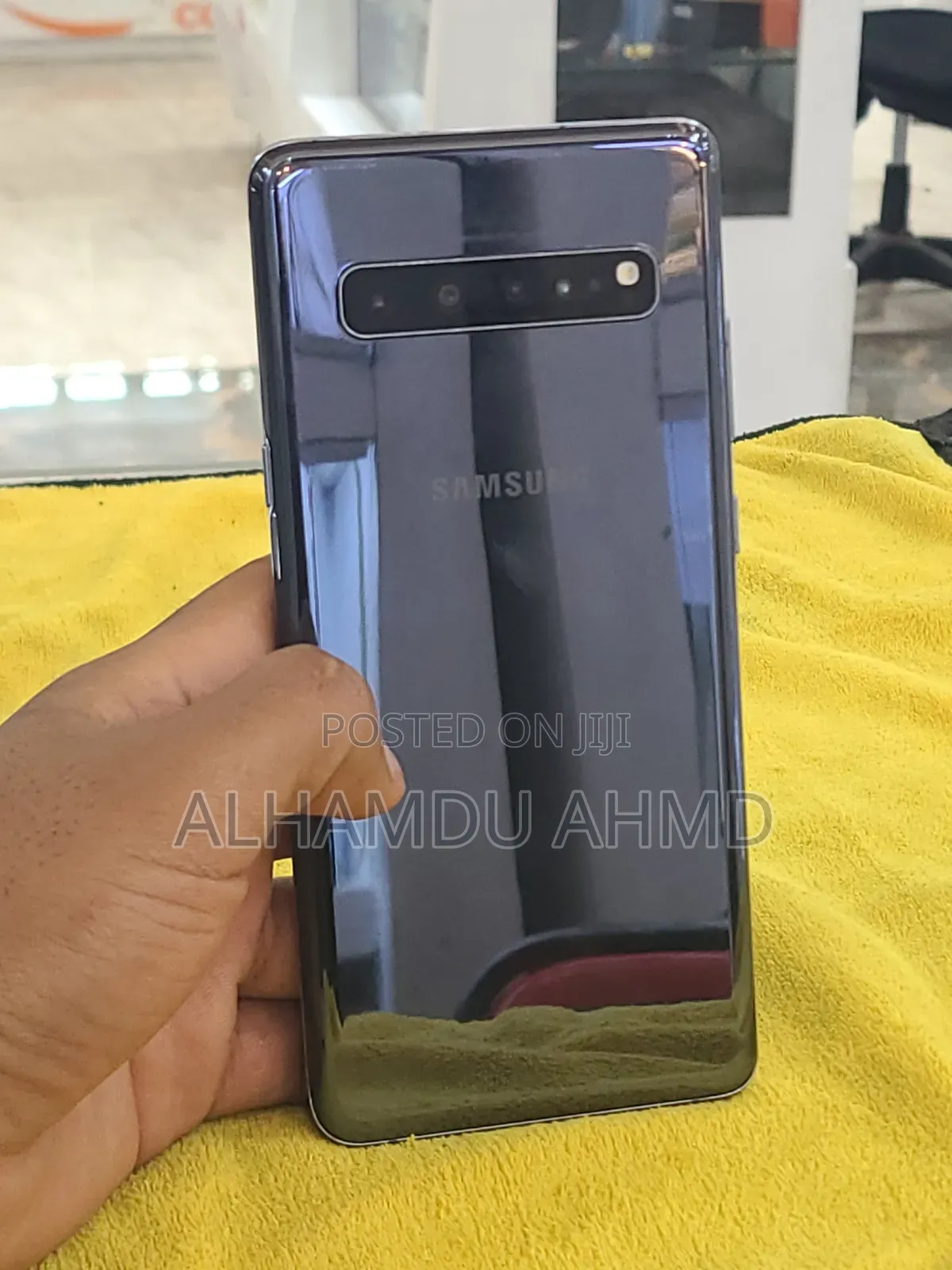 New Samsung Galaxy S10 5G 256 GB Yellow