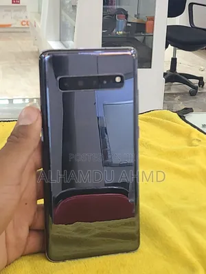 New Samsung Galaxy S10 5G 256 GB Yellow
