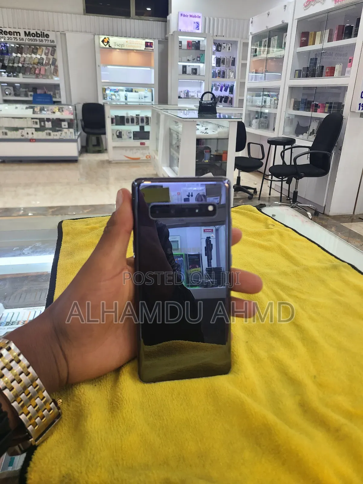 New Samsung Galaxy S10 5G 256 GB Yellow