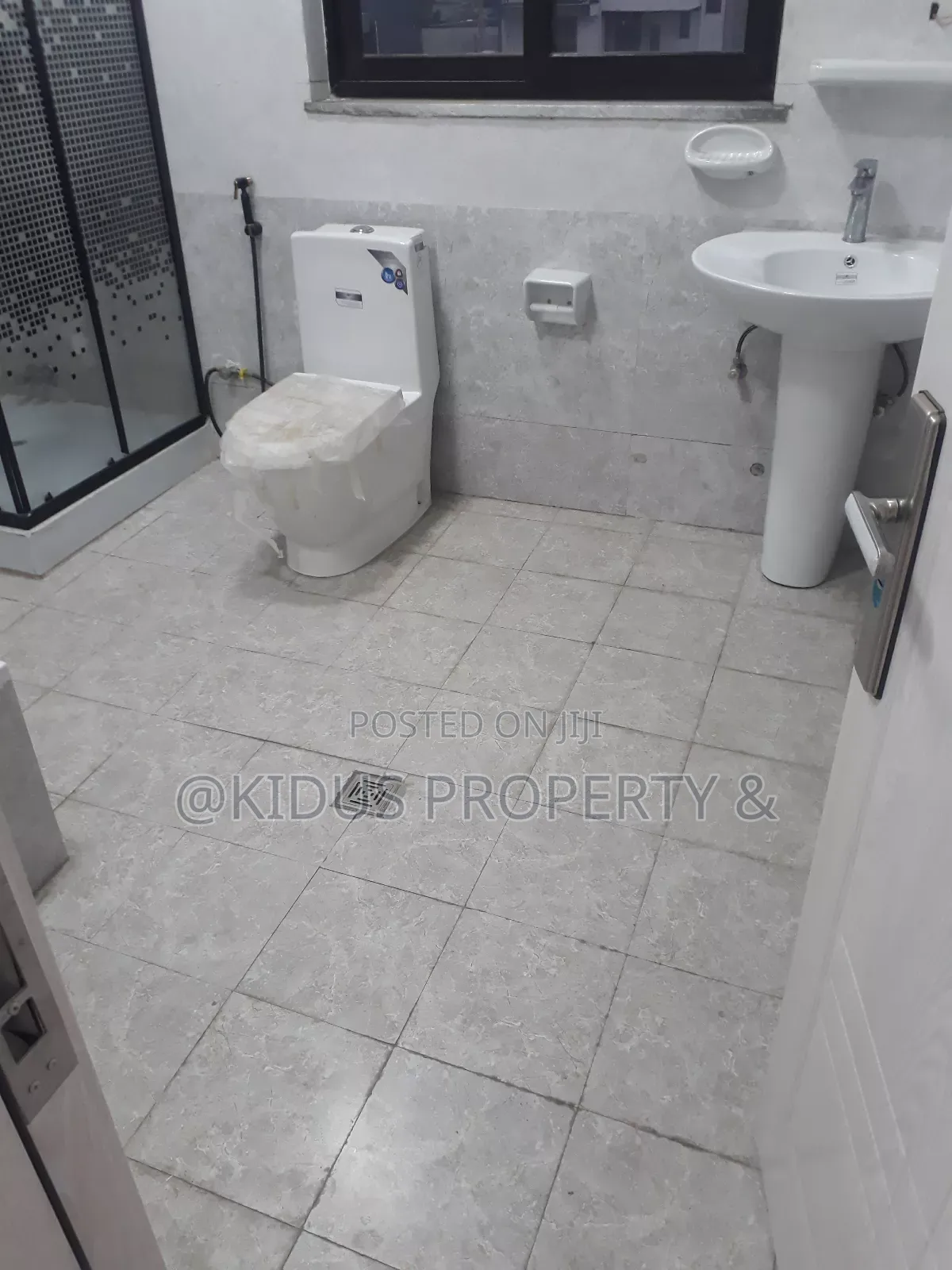 7bdrm House in Nasswe Real State, Nifas Silk-Lafto for rent